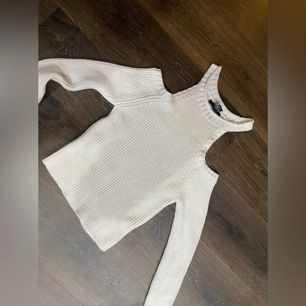 White knit cold-shoulder sweater - Picture 4 of 5